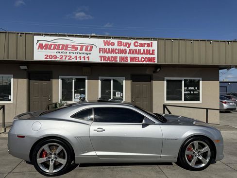 Used 2010 Chevrolet Camaro SS RWD image 2