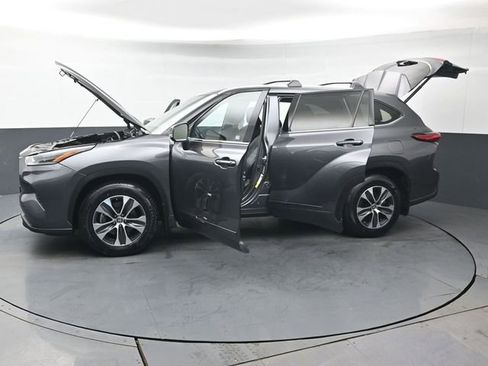 Certified 2021 Toyota Highlander XLE image 49