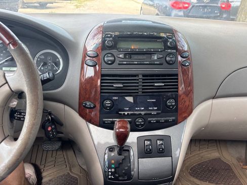 Used 2004 Toyota Sienna FWD image 10
