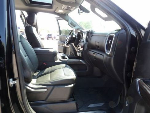 Used 2019 Chevrolet Silverado 1500 LT Trail Boss AWD/4WD image 31