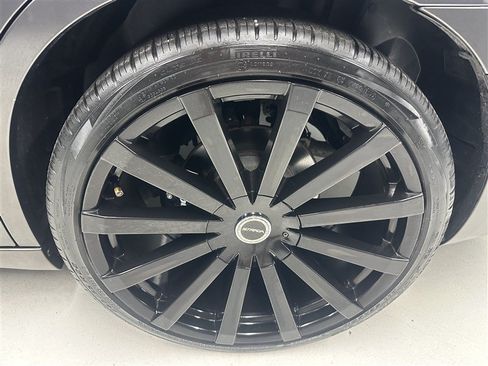 Used 2019 Chrysler 300 Touring w/ Sport Appearance Package RWD image 16