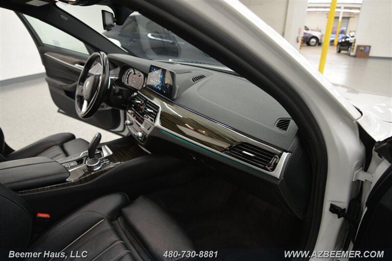Used 2018 BMW 530e RWD image 25
