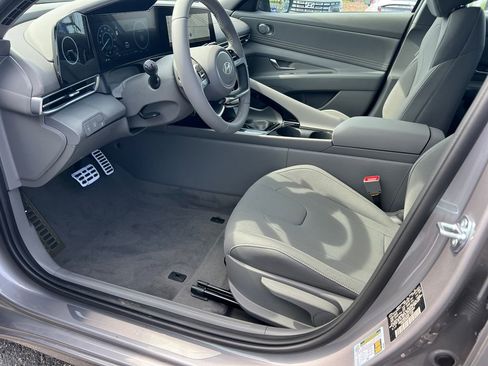 Used 2025 Hyundai Elantra SEL FWD image 9