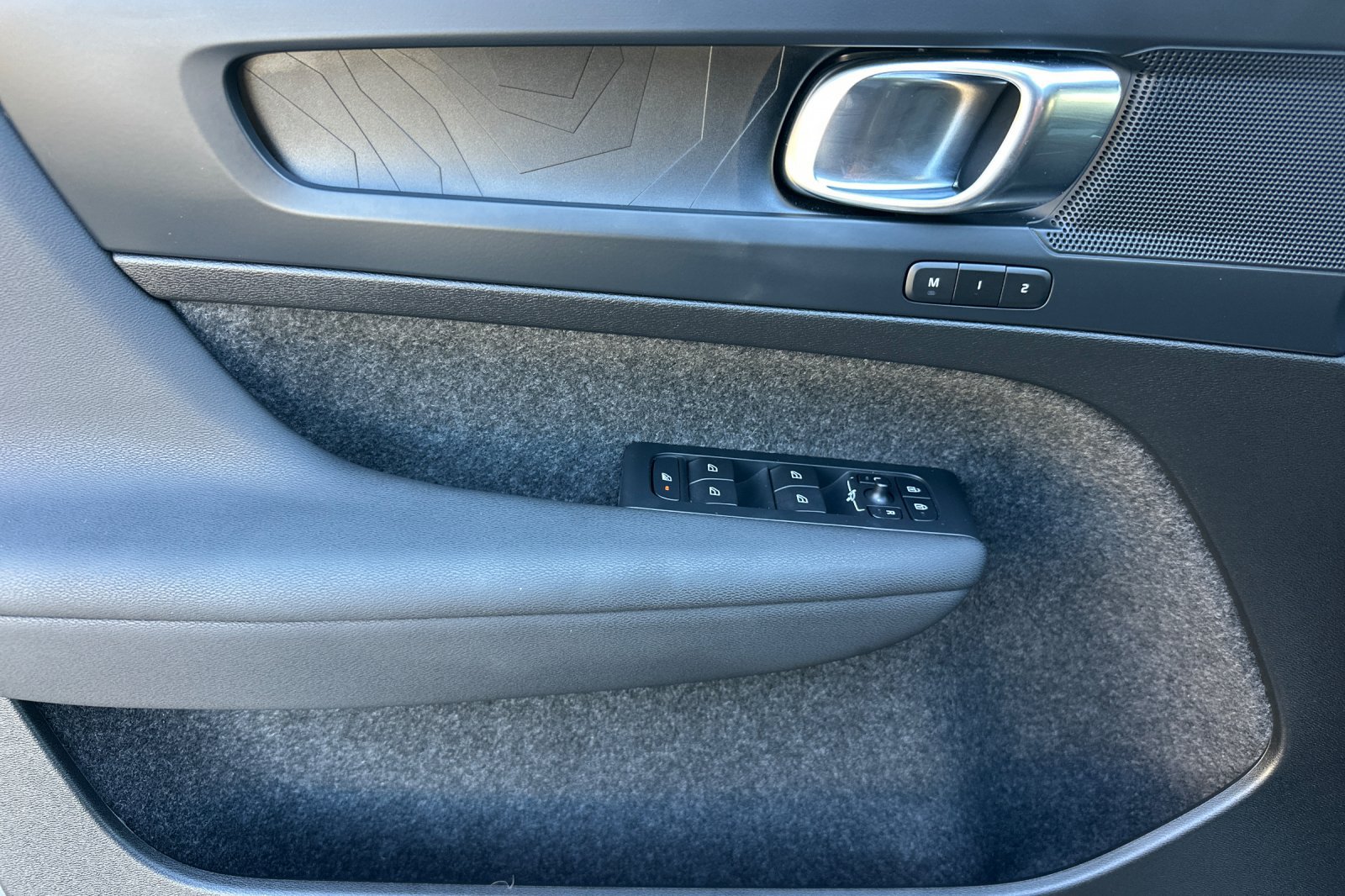Certified 2024 Volvo C40 P8 Recharge Plus w/ Climate Package AWD/4WD image 12