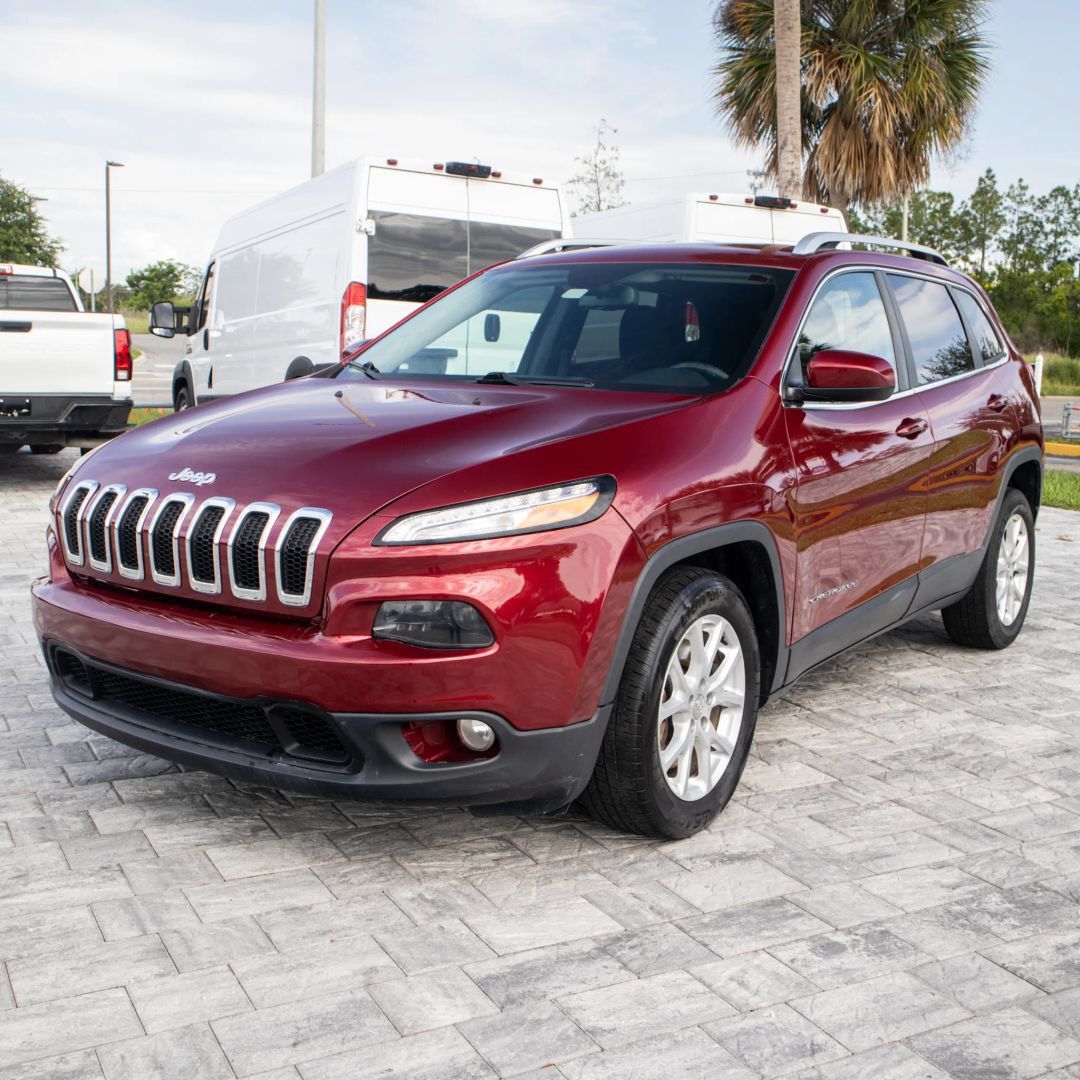 Used 2016 Jeep Cherokee Latitude FWD image 3