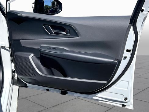 Certified 2025 Toyota Prius XLE FWD image 22