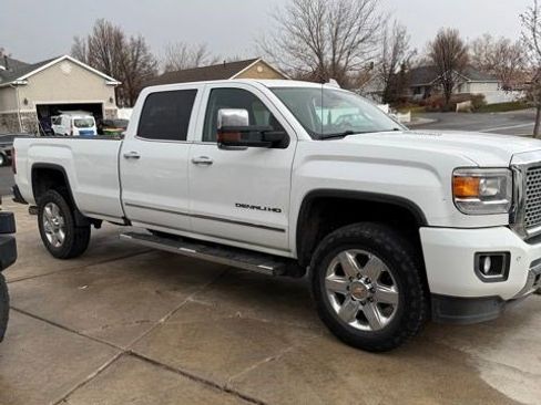 Used 2016 GMC Sierra 3500 Denali w/ Duramax Plus Package image 7