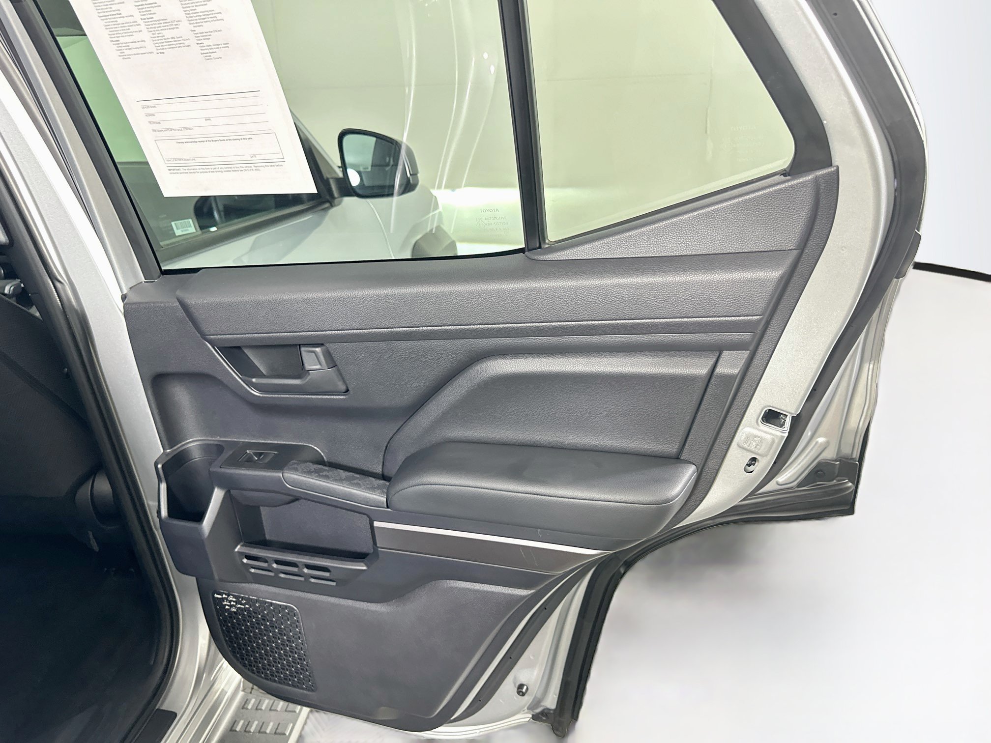Used 2025 Toyota 4Runner SR5 AWD/4WD image 29