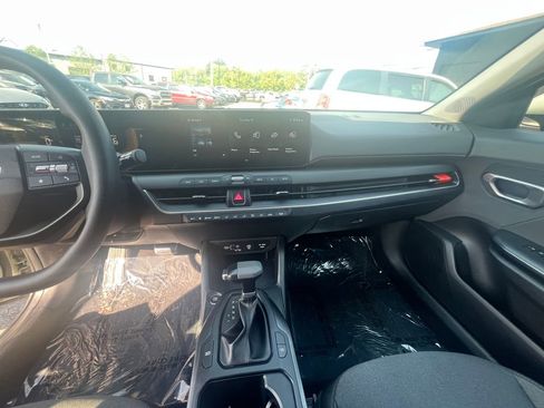 Used 2025 Kia K4 FWD image 32