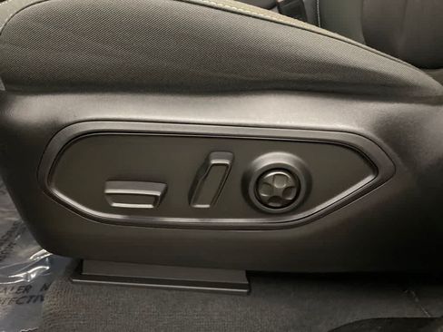 Used 2025 Jeep Grand Cherokee L Laredo AWD/4WD image 24