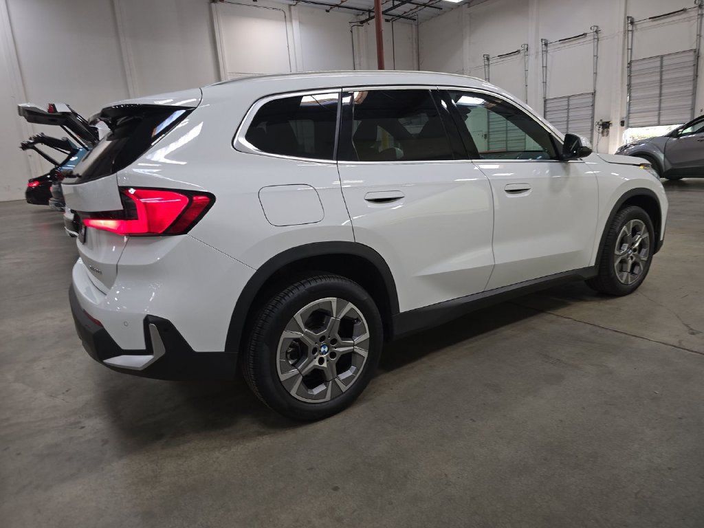 Used 2023 BMW X1 xDrive28i w/ Convenience Package AWD/4WD image 5