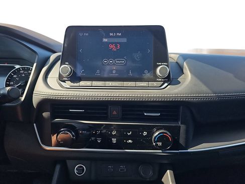 Used 2023 Nissan Rogue S FWD image 20