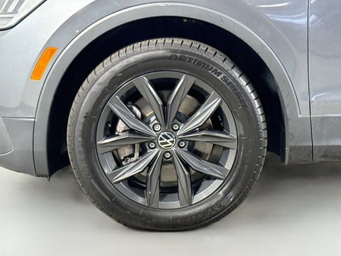 Used 2024 Volkswagen Tiguan SE FWD image 38