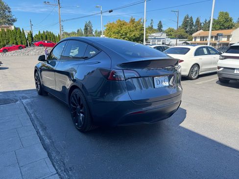 Used 2022 Tesla Model Y Performance AWD/4WD image 2