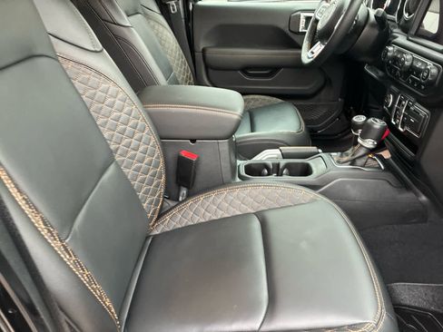 Used 2021 Jeep Wrangler Unlimited Sahara image 18