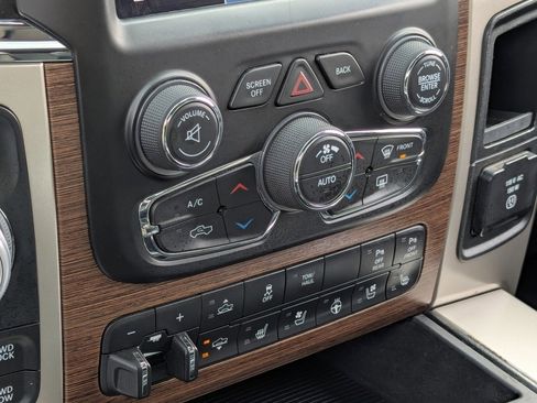 Used 2015 RAM 1500 Laramie w/ Convenience Group image 21