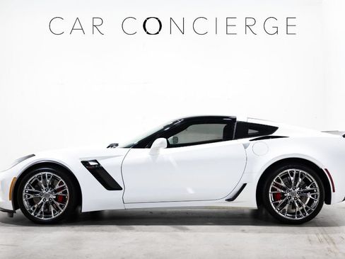 Used 2015 Chevrolet Corvette Z06 w/ 3LZ Preferred Equipment Group RWD image 8