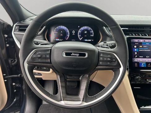 Used 2024 Jeep Grand Cherokee Limited AWD/4WD image 14