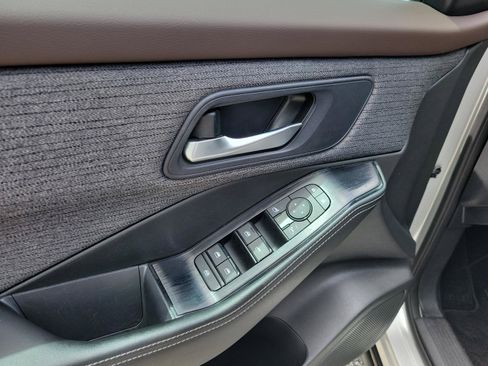 Used 2023 Nissan Rogue SV FWD image 24