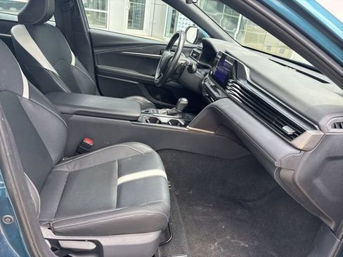 Used 2025 Toyota Camry SE FWD image 30