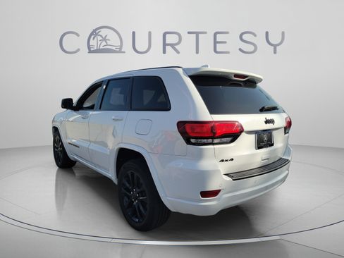 Used 2021 Jeep Grand Cherokee Laredo X AWD/4WD image 2