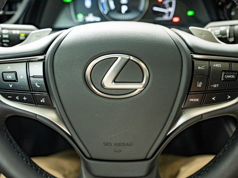 Certified 2025 Lexus ES 300h F Sport FWD image 28