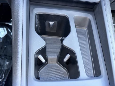 Certified 2026 Volkswagen Tiguan SE R-Line FWD image 21