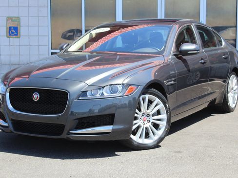 Used 2020 Jaguar XF Premium image 3