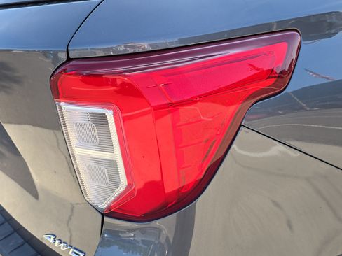 Used 2022 Ford Explorer XLT w/ Equipment Group 202A image 11