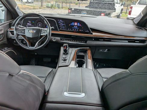 Used 2024 Cadillac Escalade Premium Luxury w/ Performance Package AWD/4WD image 25