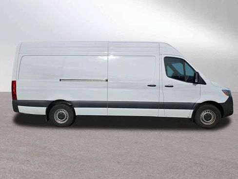 Used 2025 Mercedes-Benz Sprinter 2500 image 2