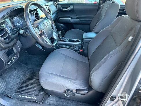 Used 2019 Toyota Tacoma TRD Off-Road image 9