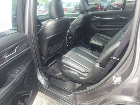 Used 2025 Jeep Grand Cherokee L Limited AWD/4WD image 19