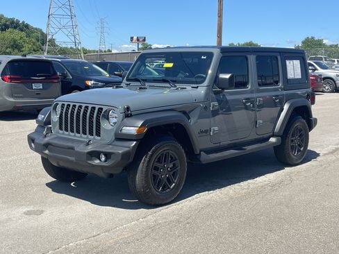 Used 2024 Jeep Wrangler Unlimited Sport AWD/4WD image 2