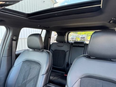 Used 2025 Jeep Grand Cherokee Altitude AWD/4WD image 39