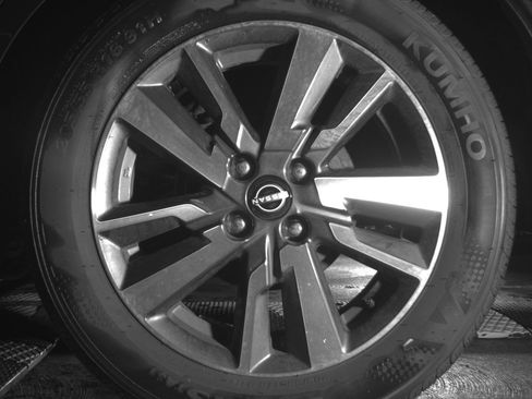 Used 2025 Nissan Versa SV image 14