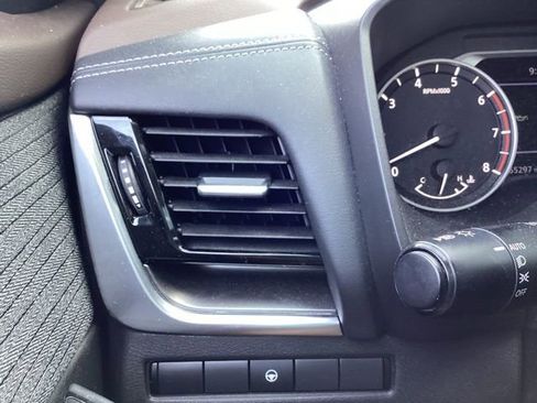 Used 2021 Nissan Rogue SV image 33