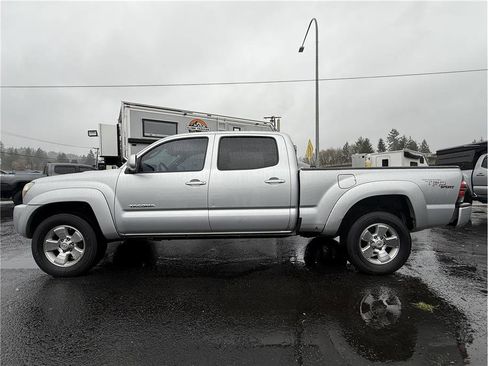 Used 2011 Toyota Tacoma PreRunner w/ TRD Sport Pkg image 12