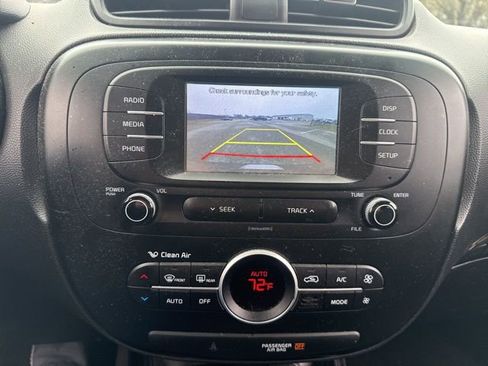 Used 2017 Kia Soul + image 18