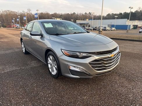 Used 2024 Chevrolet Malibu LT image 2