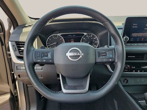 Used 2025 Nissan Rogue SV FWD image 19