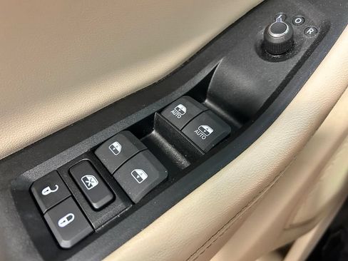 Used 2024 Jeep Grand Cherokee L Limited w/ Luxury Tech Group II AWD/4WD image 8