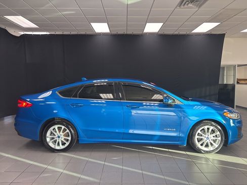 Used 2019 Ford Fusion SE image 2
