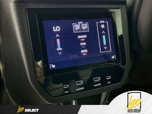 Used 2025 GMC Yukon Denali Ultimate AWD/4WD image 31