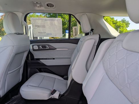 New 2026 Ford Explorer Platinum AWD/4WD image 17