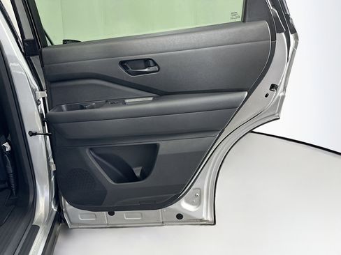 Used 2025 Nissan Pathfinder SV FWD image 32