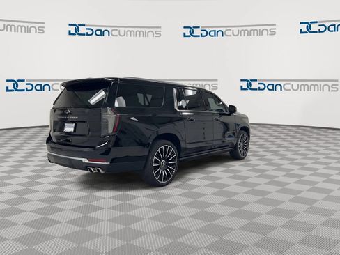 Used 2025 Chevrolet Suburban High Country AWD/4WD image 8