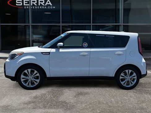 Used 2016 Kia Soul + FWD image 2