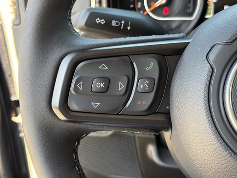 Used 2025 Jeep Gladiator Sport AWD/4WD image 24