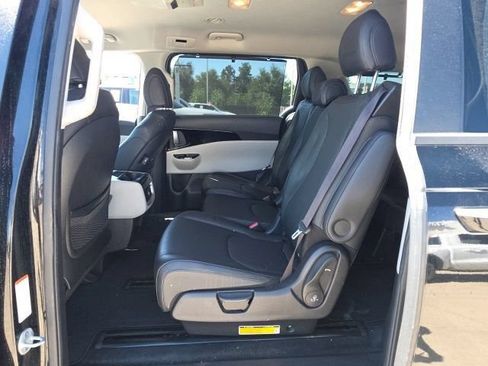 Used 2022 Kia Carnival EX FWD image 13